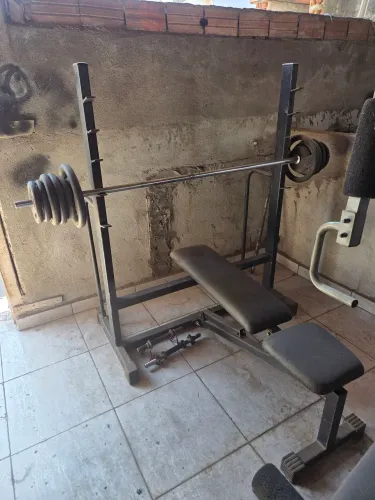 Estação de musculação, Supino reto, banco abdominal, Halteres