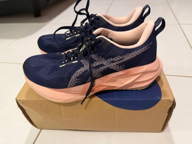 Tênis corrida novablast 5 asics 
