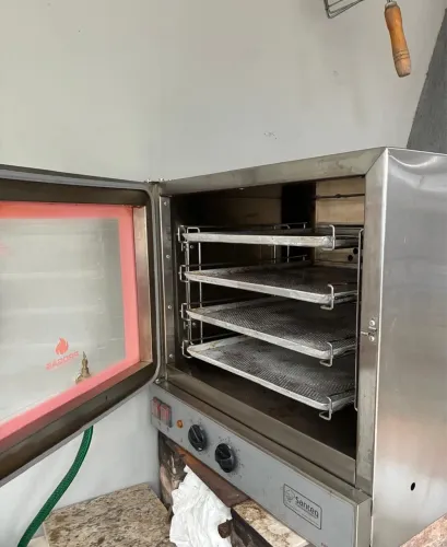 Kit - Forno Turbo Elétrico Fast Oven Plus 220V + 4 Assadeiras - Progás