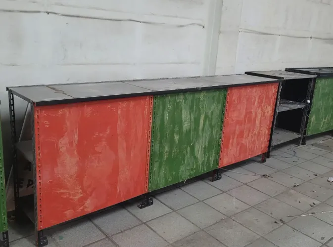 Balcão de aço para comércio e indústria. 