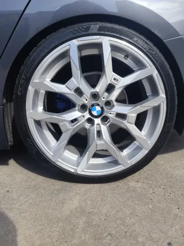 Jogo de roda BMW 2025 aro 20 com pneus novos