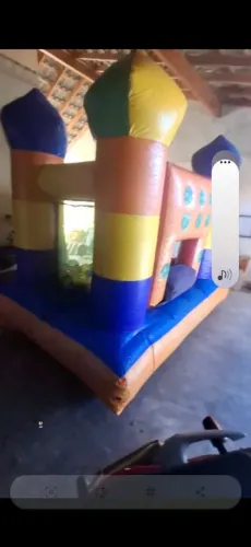Vende-se castelo de bolinha inflável
