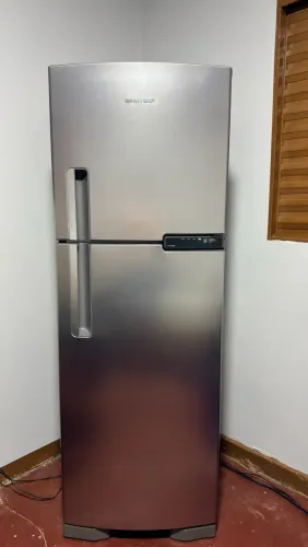 Geladeira 375 lt em inox poucos dias de uso