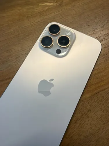 iPhone 16 Pro Max 256GB Desert Titanium + Capa Apple Original