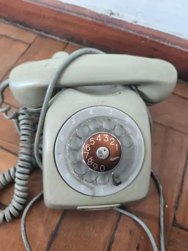 Telefone antigo retrô 