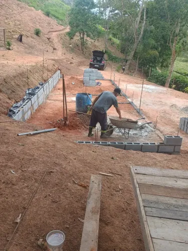 Precisa fazer sua casa chame pedreiro 