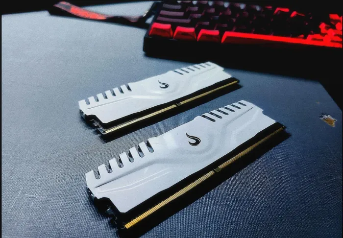 MEMÓRIA RAM RISE MODE Z BRANCO 16GB (2x8GB) DDR4 3200MHz