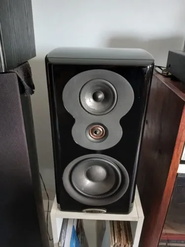 Trio de caixas Polk Audio LSi-M703/704