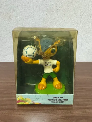 Fuleco Mascote oficial da copa 2014 FIFA na caixa