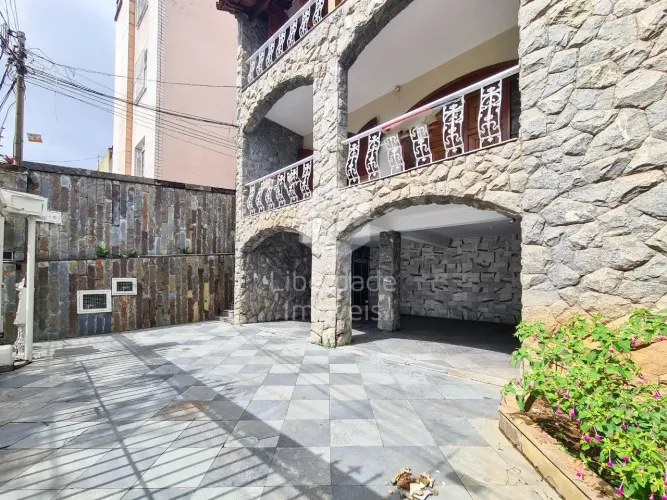 Casa Comercial para Alugar no Caiçara (BH) 6 Quartos, 4 Vagas, 950 m² Total