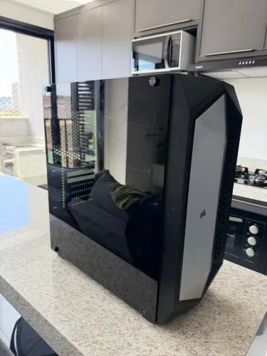 Gabinete Corsair 470T