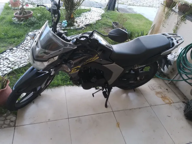 Moto Suzuki haojue DK 150 modelo 2025