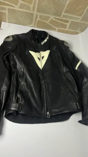 Jaqueta dainese em couro Avro4 N52