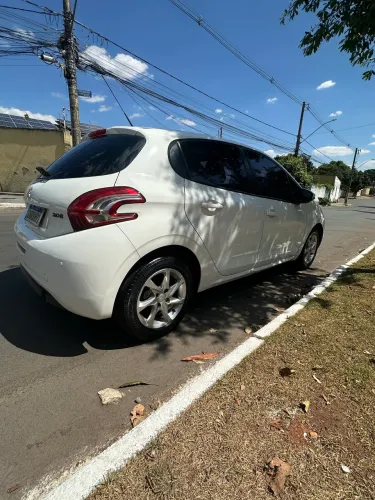 Peugeot 208 Allure 1.5 Flex 8V 5P 2014