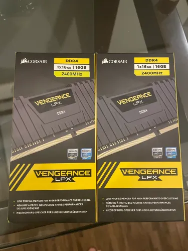 Memória RAM Corsair Vengeance LPX, 16GB, 2400MHz, DDR4, CL16, Preto - CMK16GX4M1A2400C16