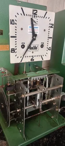 Relógio de ponto Mecânico a Corda.
