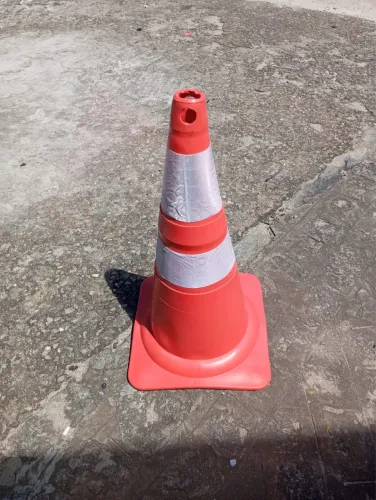 Cone de trânsito 