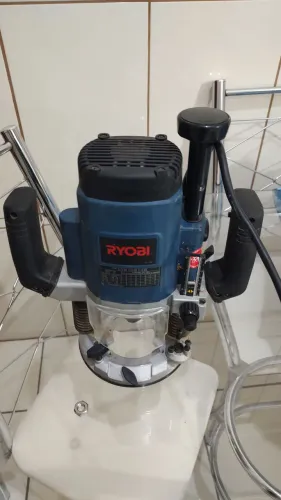 Tupia de coluna industrial Ryobi 220v - 2050w - 12mm