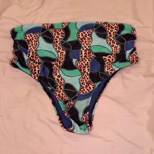 Calcinha biquíni Hot pants estampada 