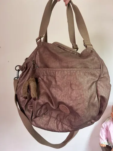 Mochila Kipling dourada