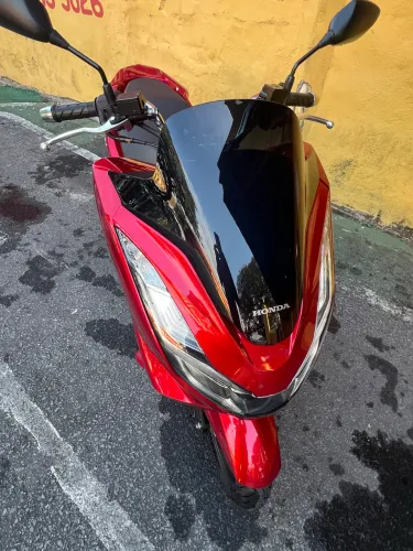 Pcx  novíssima pouquíssimo rodado .