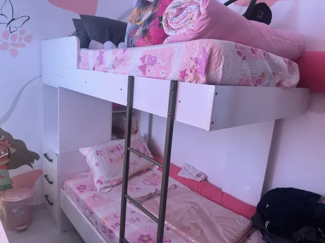 Vendo beliche com 3 gavetas em ótimo estado