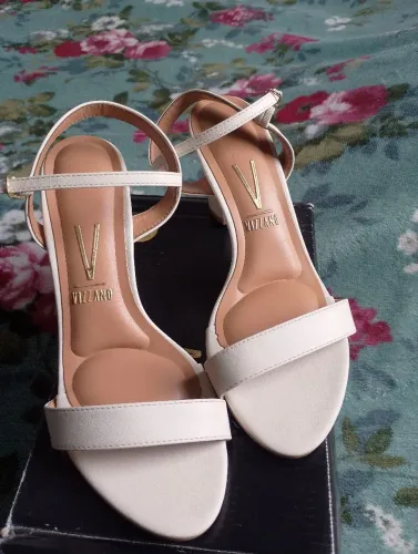 Sandália Vizzano branco off white 