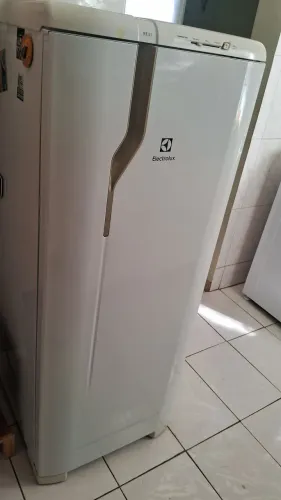 Geladeira eletrolux RE31 240l