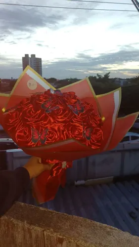 Buquê de cetim vermelho