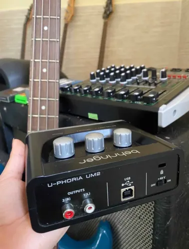 Behringer U-phoria UM2