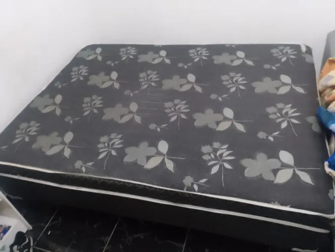 Vende-se cama de casal box