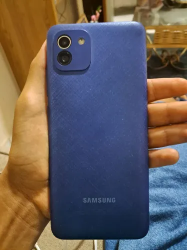 Samsung A03,bom estado,64Gb de amarzenamento e 4Gb de ram,pequeno problema na tela.