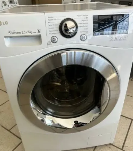 Máquina de lavar roupas e secar