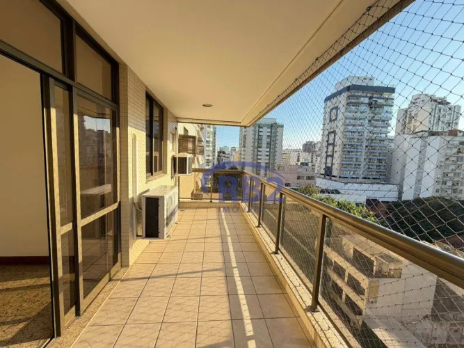 Apartamento amplo de 4 quartos com 2 suítes e 2 vagas no Jardim Icaraí
