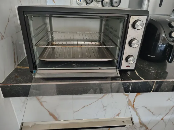 Vendo forno elétrico 65l Philco, seminovo em excelente estado R$500
