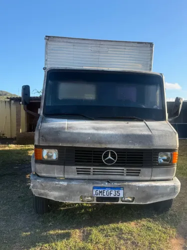 Mercedes 709 Baú