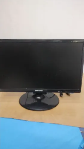 MONITOR TV SAMSUNG 21.5 POLegadas LCD  _ Com carregador !