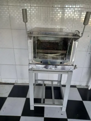 Forno de pizza a gás semi novo!