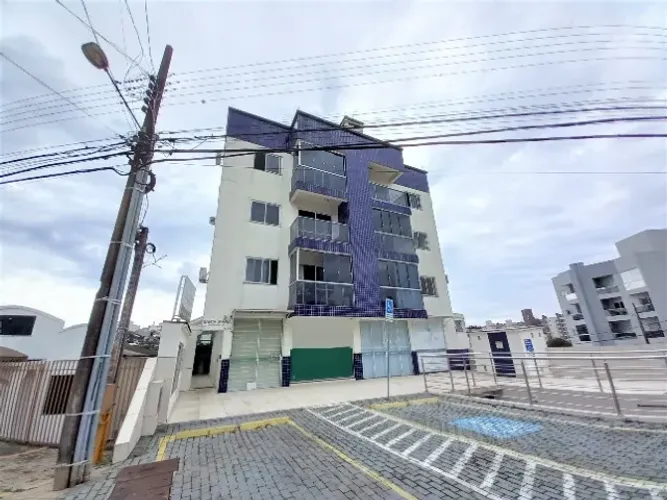 Apartamento com 03 quartos, sacada com churrasqueira, garagem e elevador por 690 mil