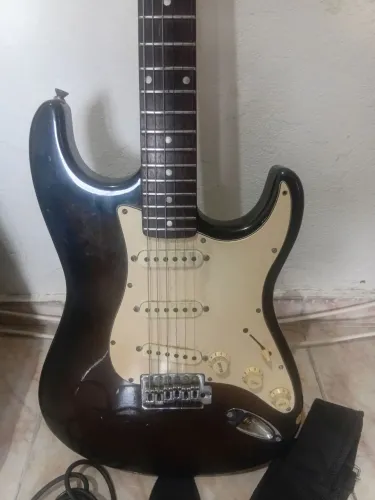 Guitarra CONDOR STRATO em ótimo estado