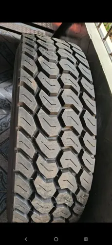 Pneu Novo 275/80/22