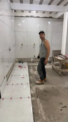 instalação de piso porcelanato 80 x 80 m2 mão de obra aparti de 30m2 
