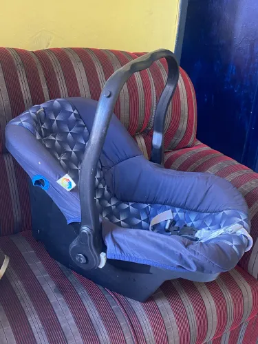 Bebê conforto da cor azul semi novo!