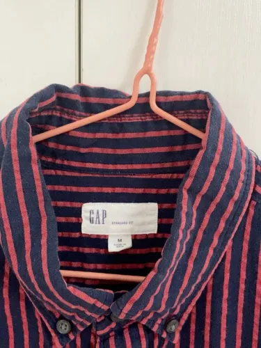 Camisa GAP Listras Vermelhas - Usada