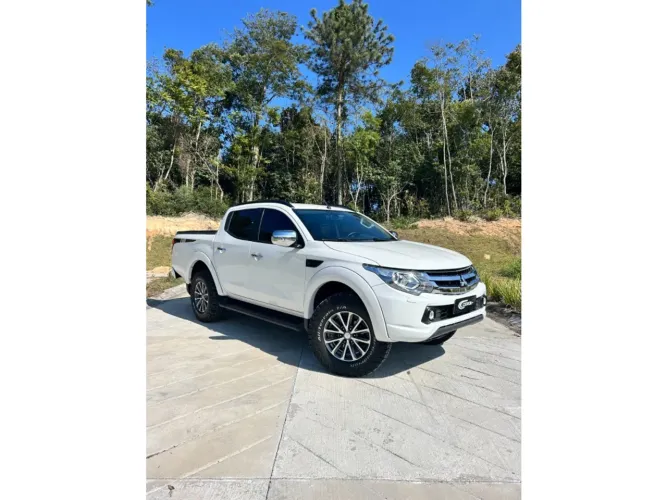 Mitsubishi L200 Triton Sport HPE-S 2.4 CD Dies. AUT 2020
