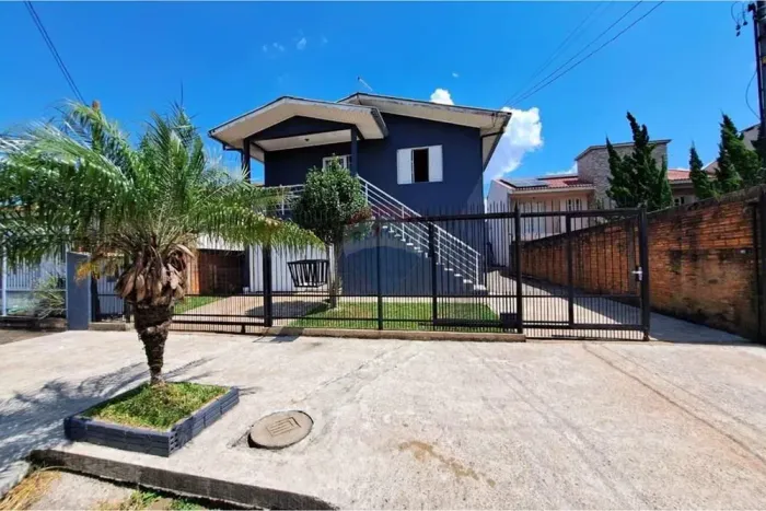 Casa à Venda, 2 Pavimentos, com Piscina, Bairro São Cristóvão, Passo Fundo/RS