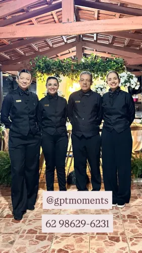 Equipe de Garçons Uniformizados para sua Festa
