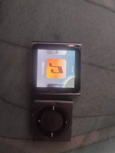 2 iPod 1 8gb o outro não sei quanto GB tem leia a descrição 
