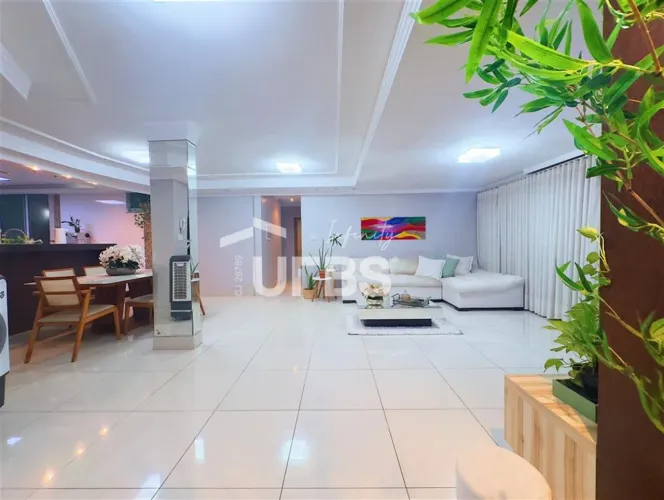 Casa térrea no Setor Coimbra Descubra esta residência térrea de alto padrão no Setor Coimb
