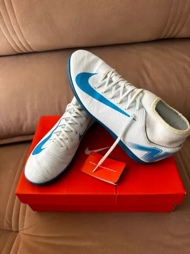 Chuteira Nike 43